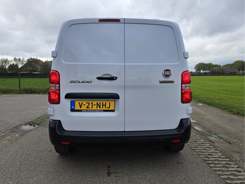 49301539-4.jpg